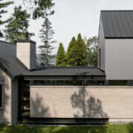 Sur Le Ruisseau : Architecture Durable au Cœur du Québec Boréal