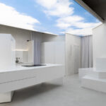 Un showroom conceptuel inspiré du suprématisme