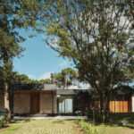 Maison Loredo : une maison en pierre calcaire en bord de mer